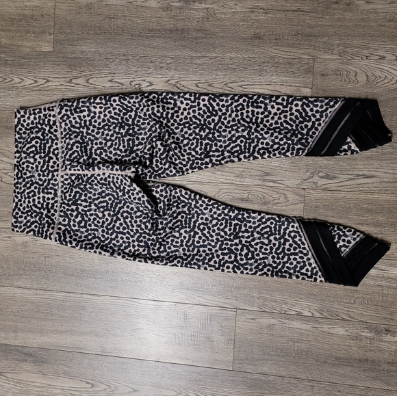 Lululemon High Times Pants Wrap Mesh Ace Spot Grain Black Size 6 Luon 25" - Picture 3 of 4